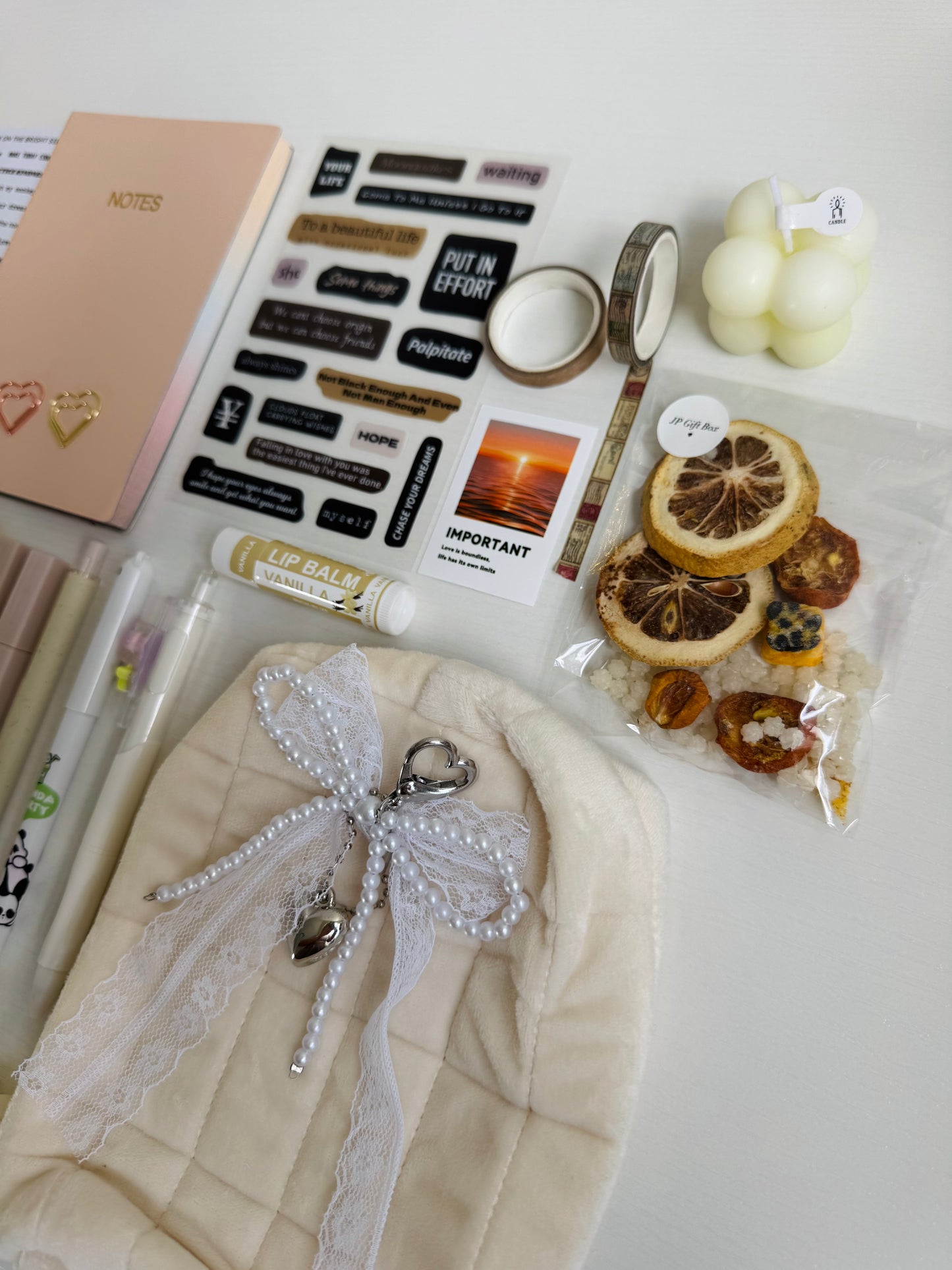🕊️🤍White delicate box with many aesthetic goods...