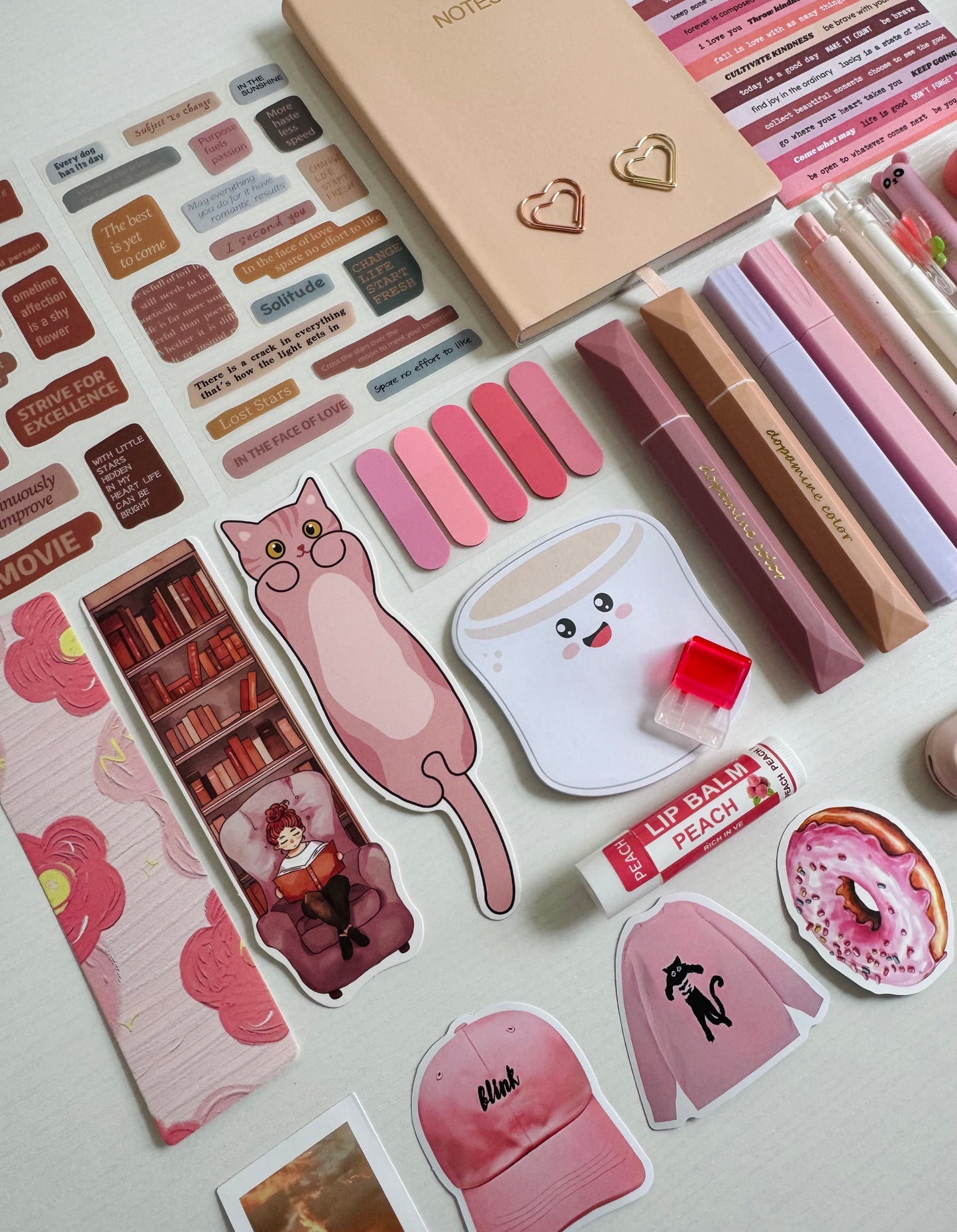 🕊️🎀Pink delicate box with many aesthetic goods...