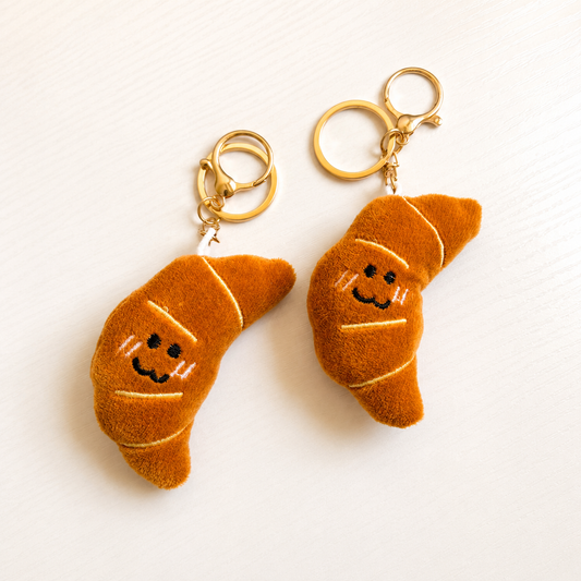 🥐soft croissant-shaped keychain..