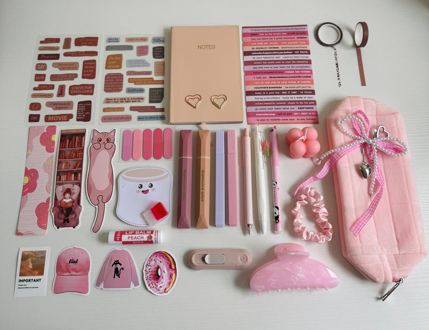 🕊️🎀Pink delicate box with many aesthetic goods...
