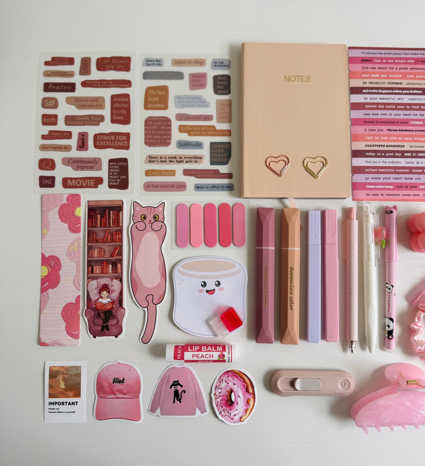 🕊️🎀Pink delicate box with many aesthetic goods...