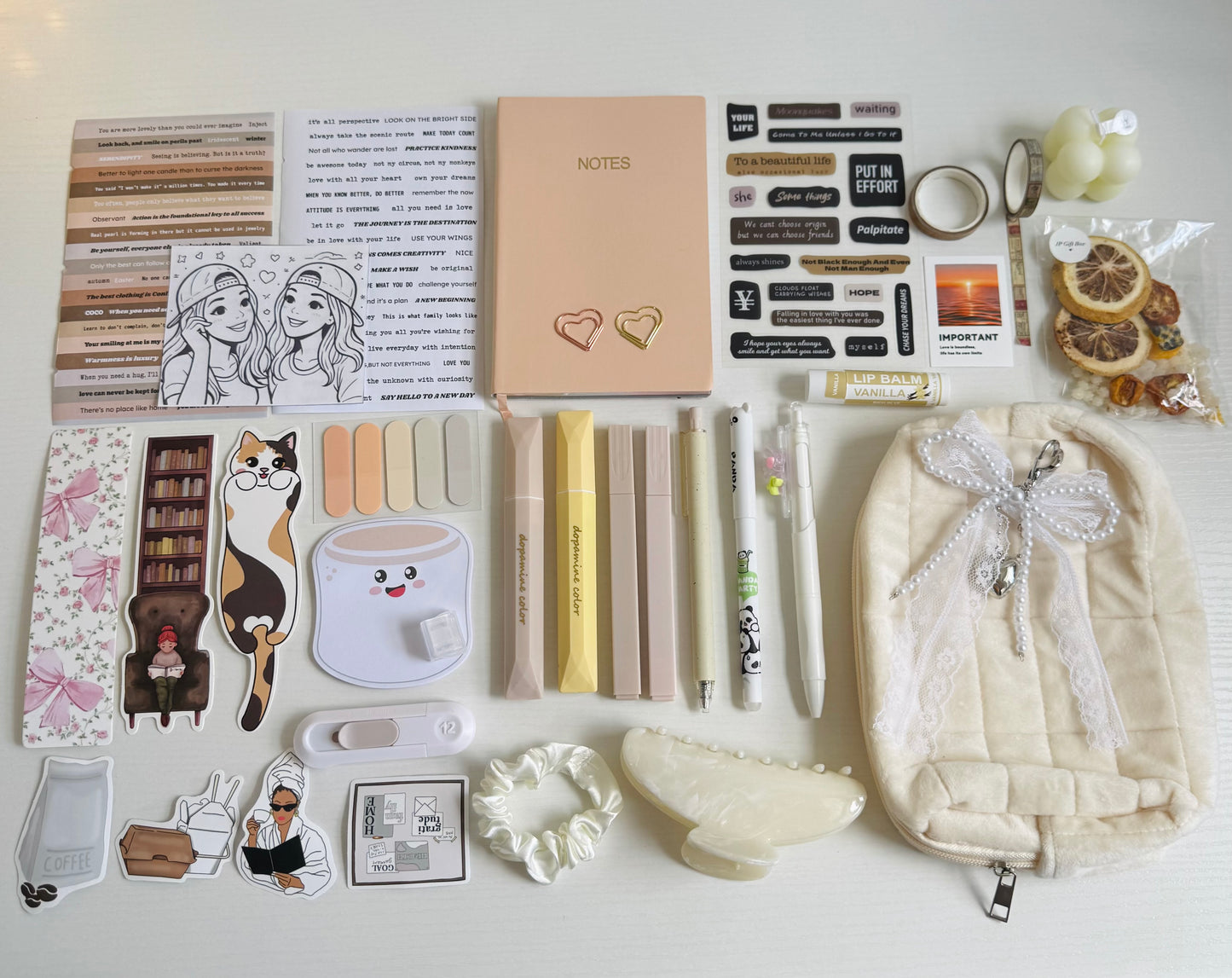 🕊️🤍White delicate box with many aesthetic goods...