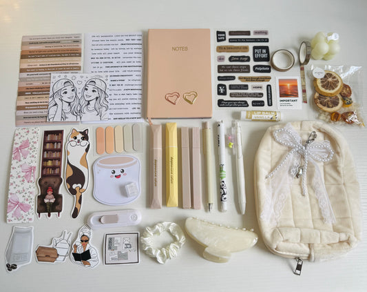 🕊️🤍White delicate box with many aesthetic goods...